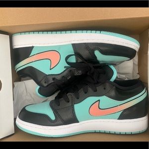 Nike Jordan 1 low SE Tropical Twist